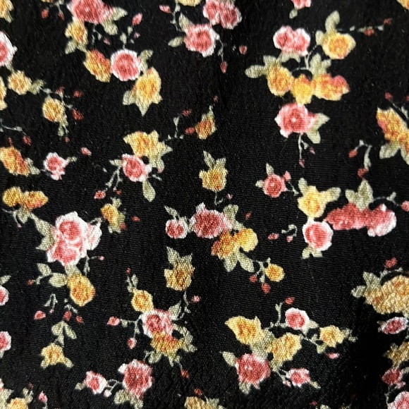 Forever21 black flowered skirt. Size S - Picture 3 of 3